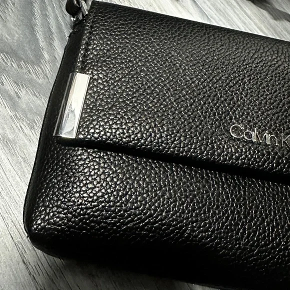 BNWOT Calvin Klein Foldover Flap Crossbody Bag - Picture 3 of 13